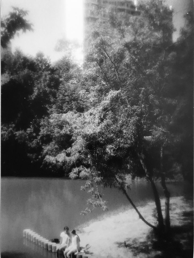 Виктор Короткий. Эксперимент в фотографии Приведены фотографии, при съемке которых использовались светофильтры заводского и самодельного изготовления, насаженные на объектив камеры.